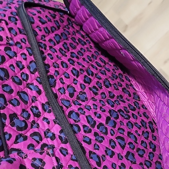 Vera BRADLEY Animal Print Weekender Travel Bag. - Picture 6 of 6